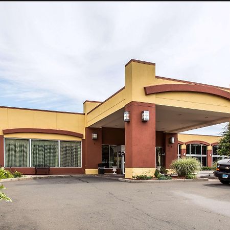 Clarion Hotel & Suites Hamden-New Haven מראה חיצוני תמונה
