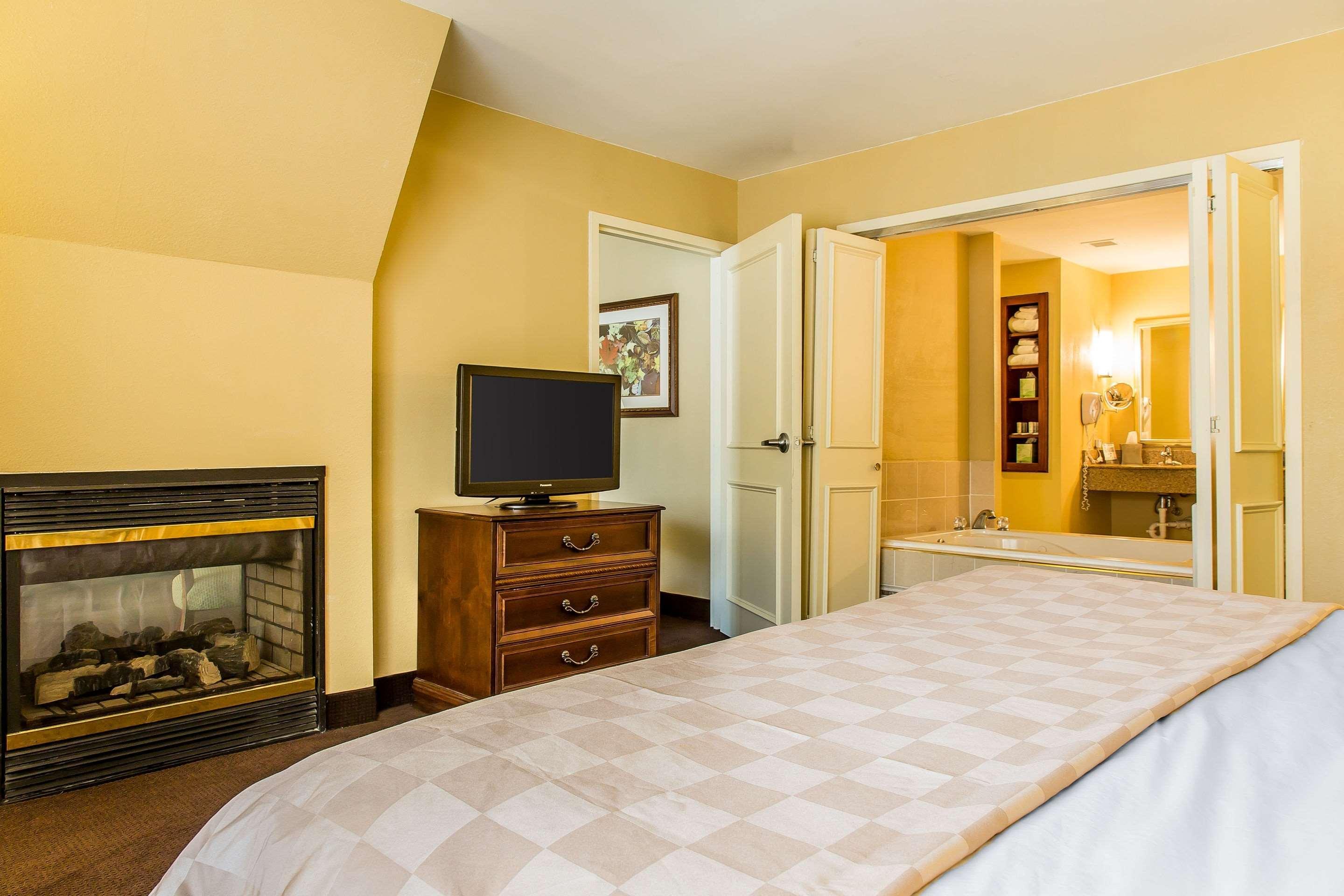 Clarion Hotel & Suites Hamden-New Haven מראה חיצוני תמונה