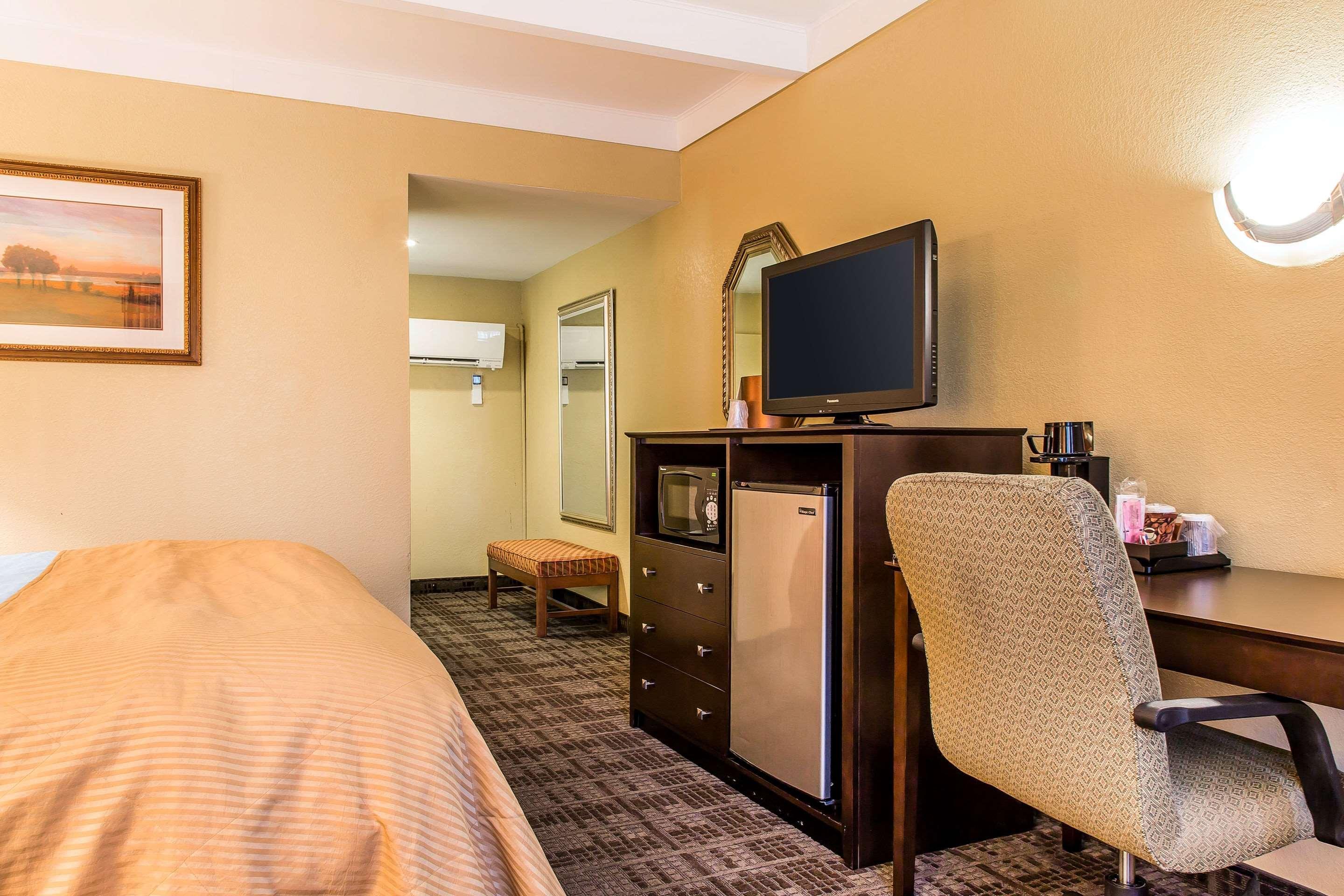 Clarion Hotel & Suites Hamden-New Haven מראה חיצוני תמונה