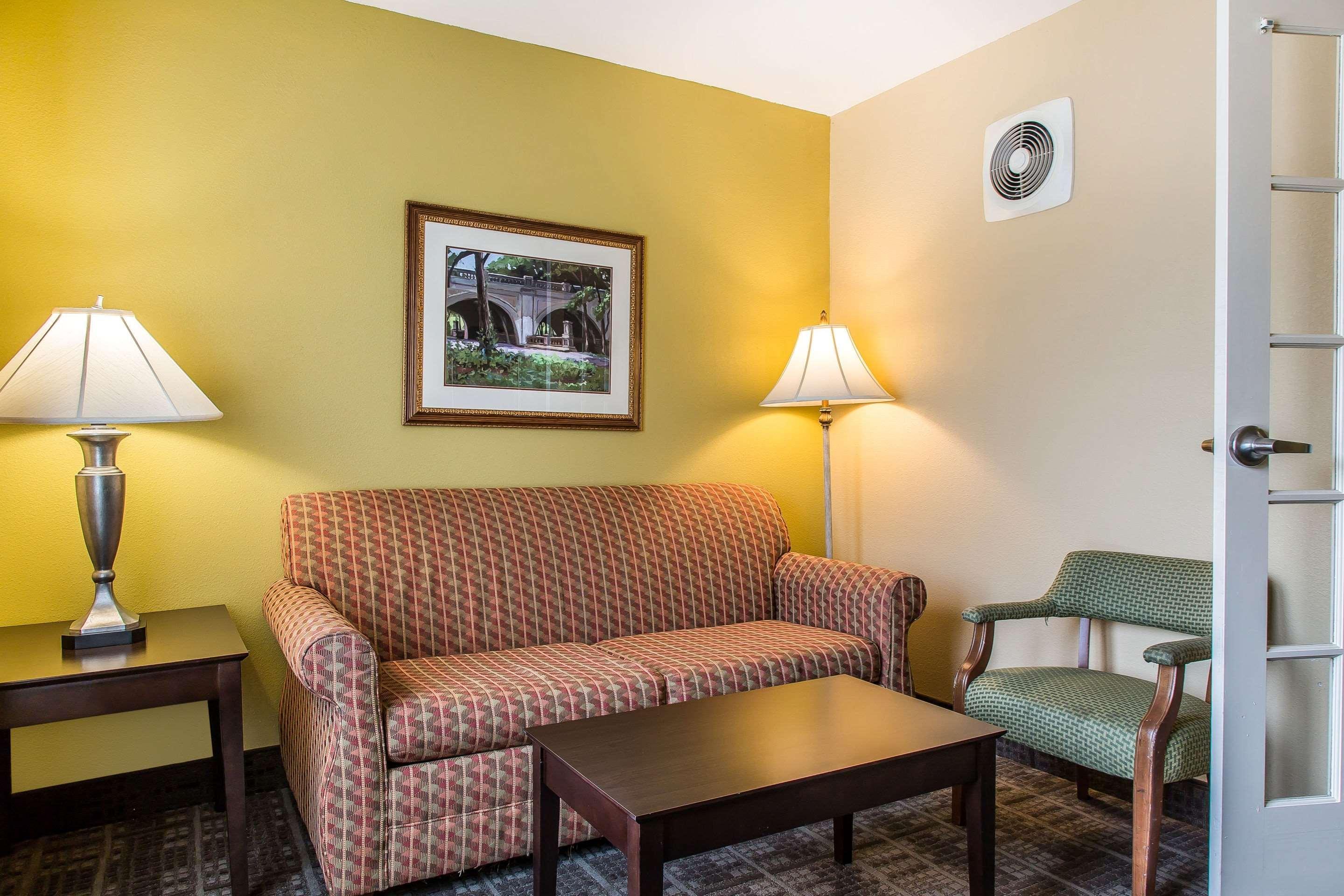 Clarion Hotel & Suites Hamden-New Haven מראה חיצוני תמונה