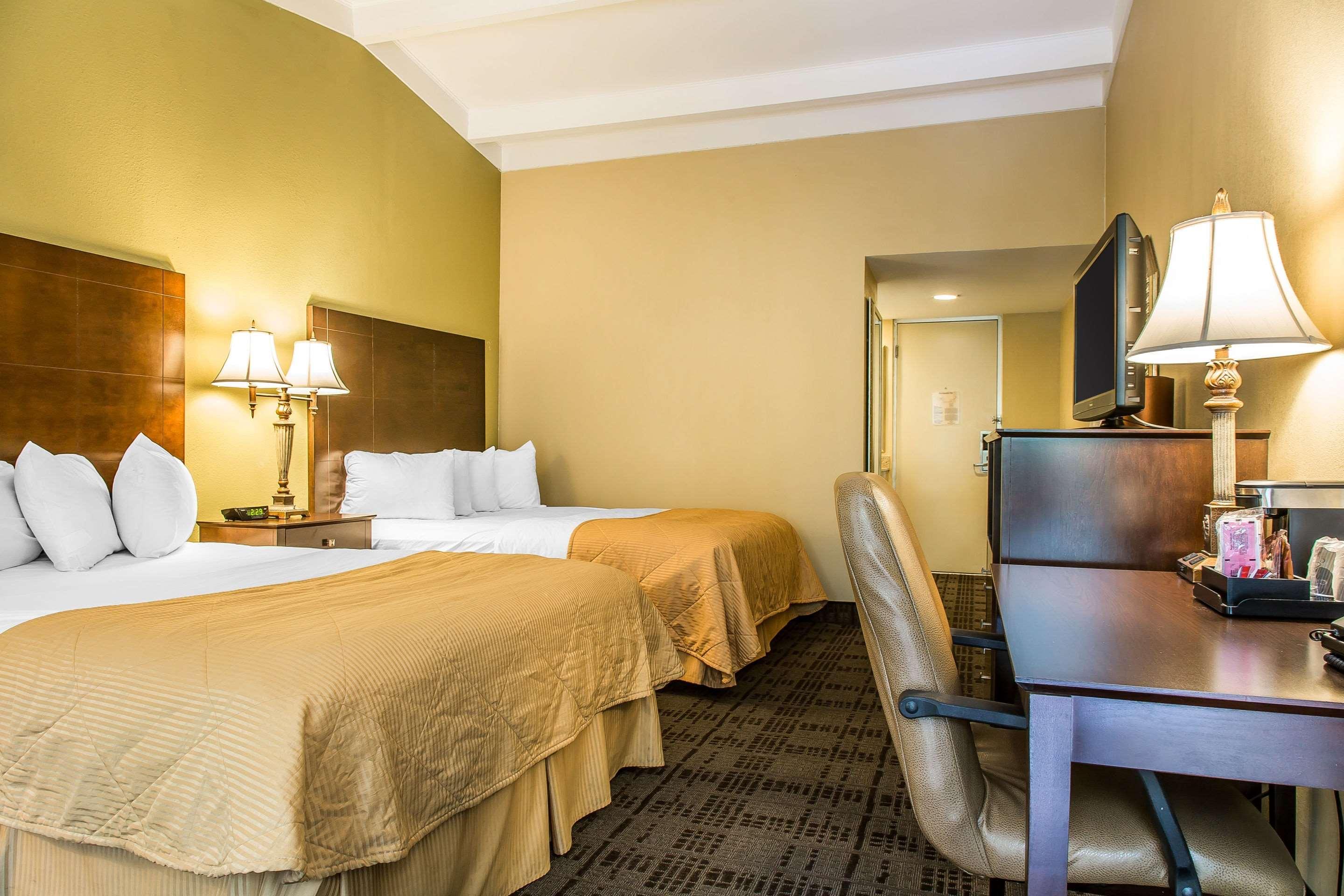 Clarion Hotel & Suites Hamden-New Haven מראה חיצוני תמונה