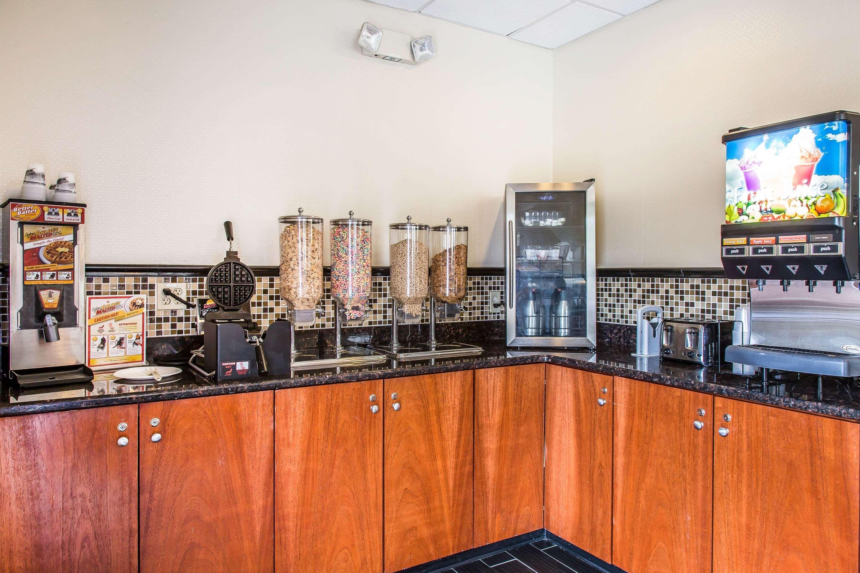 Clarion Hotel & Suites Hamden-New Haven מראה חיצוני תמונה
