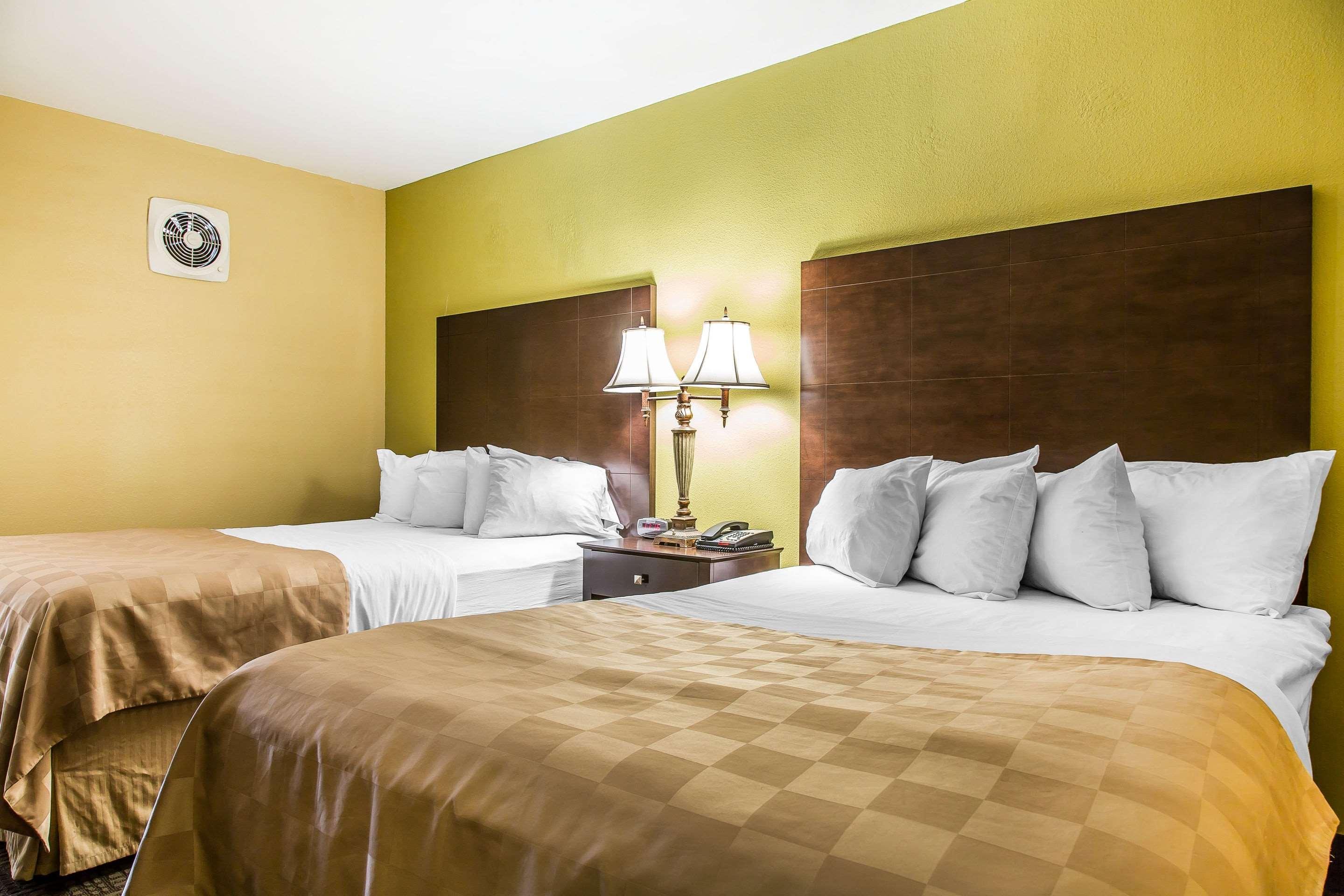 Clarion Hotel & Suites Hamden-New Haven מראה חיצוני תמונה