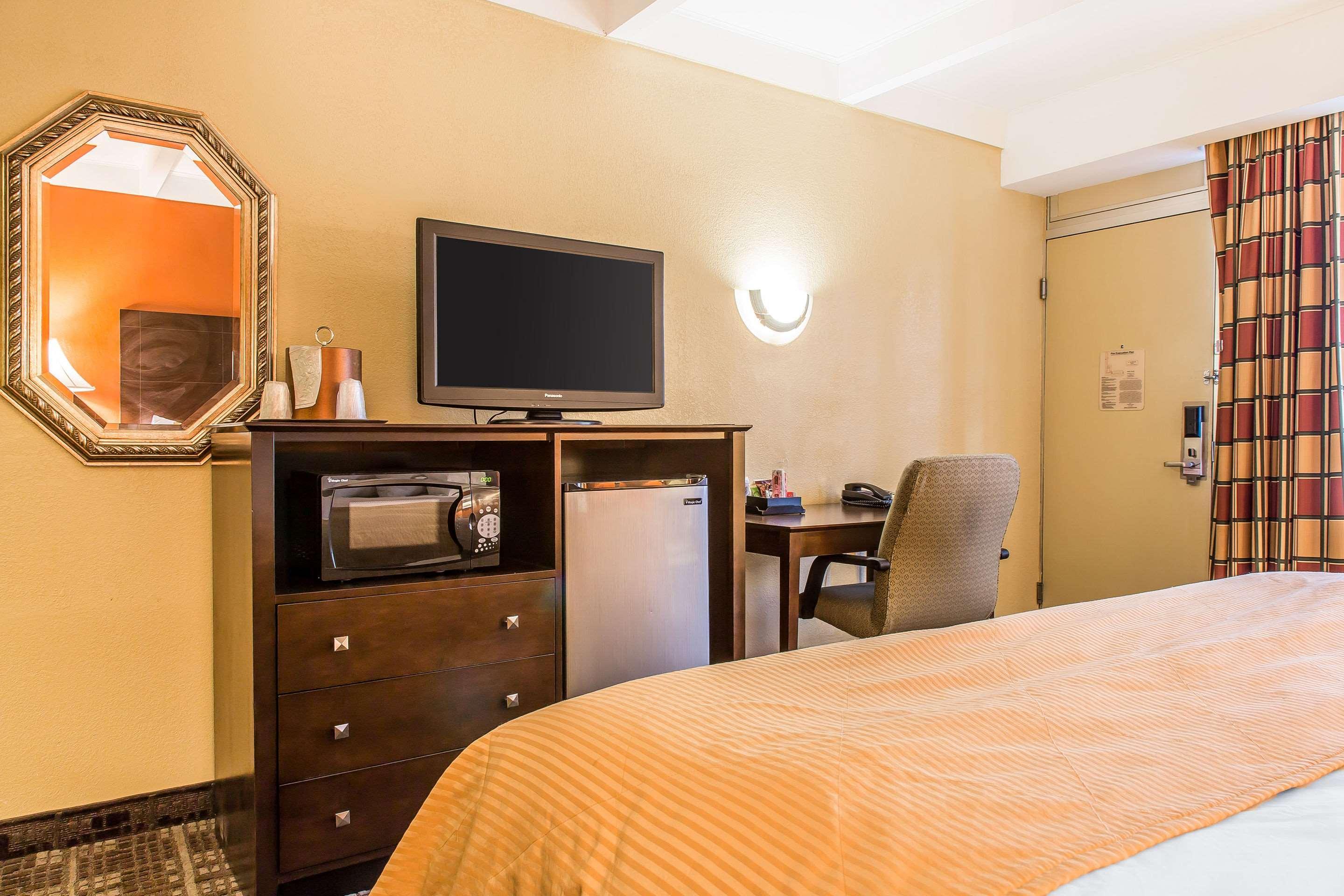 Clarion Hotel & Suites Hamden-New Haven מראה חיצוני תמונה