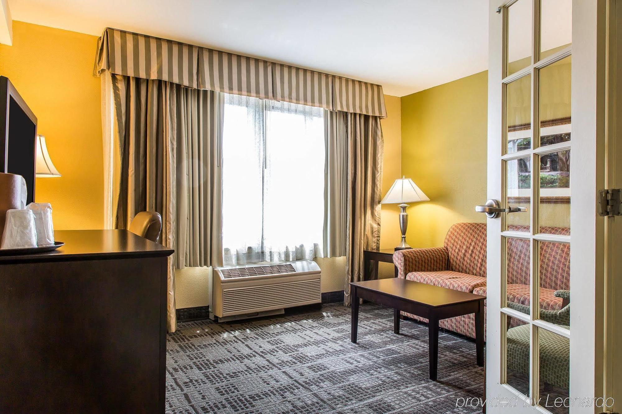 Clarion Hotel & Suites Hamden-New Haven מראה חיצוני תמונה